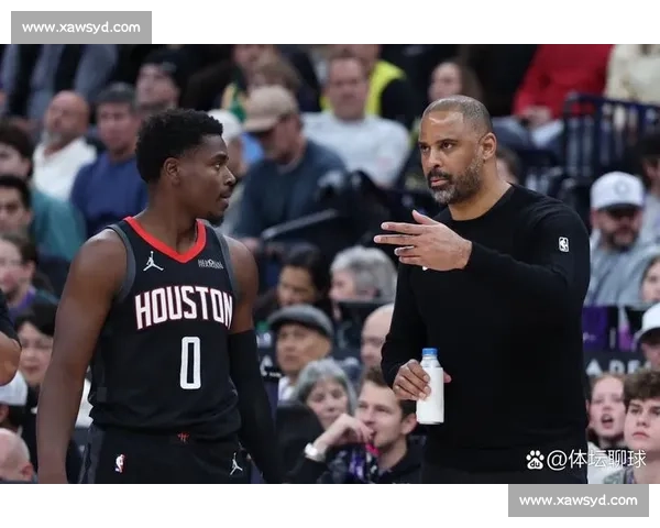 重温2004年火箭对阵老鹰经典比赛录像全景回顾赛场细节深度解析